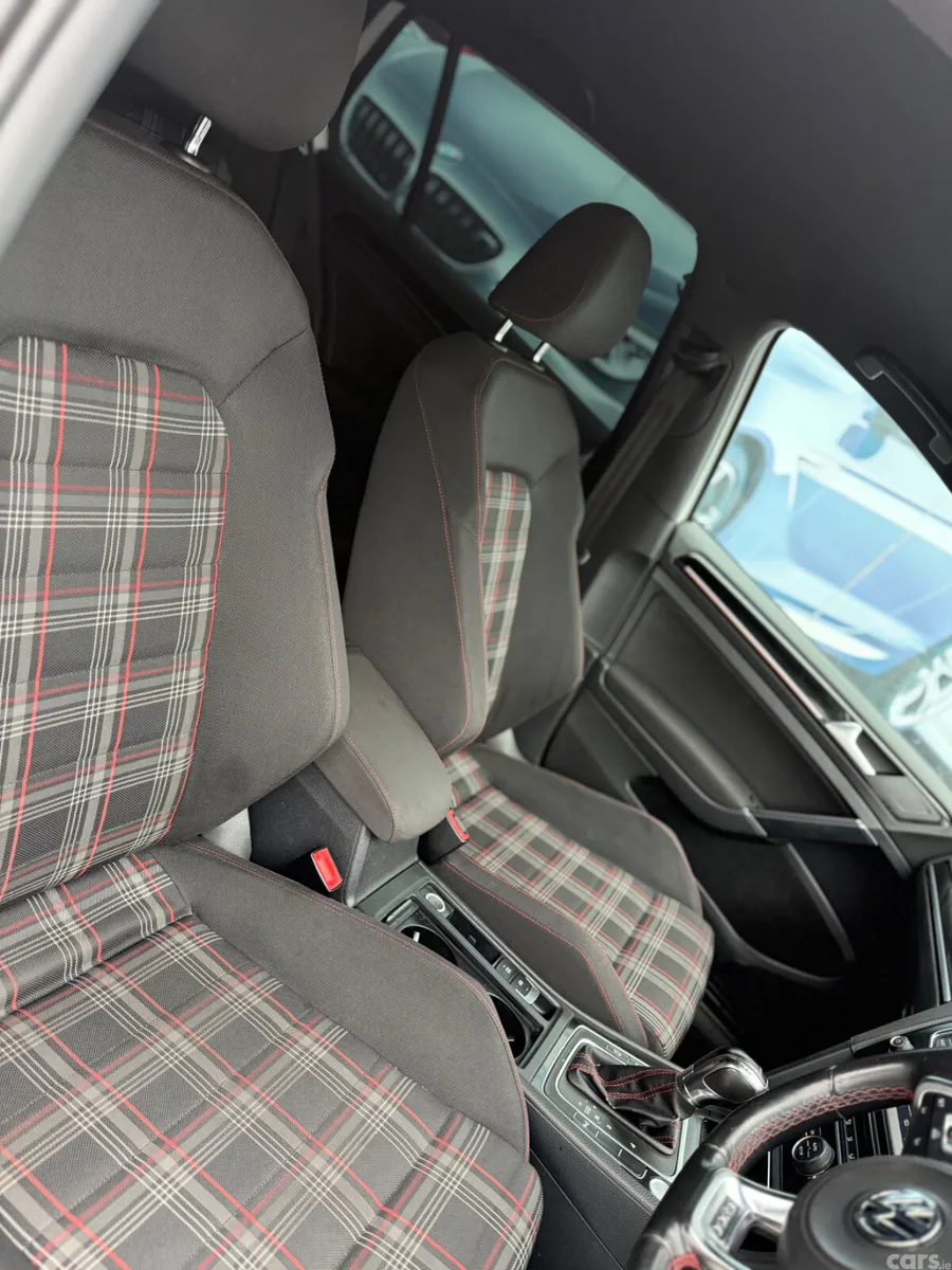Volkswagen Golf Hatchback, Petrol, 2014, White