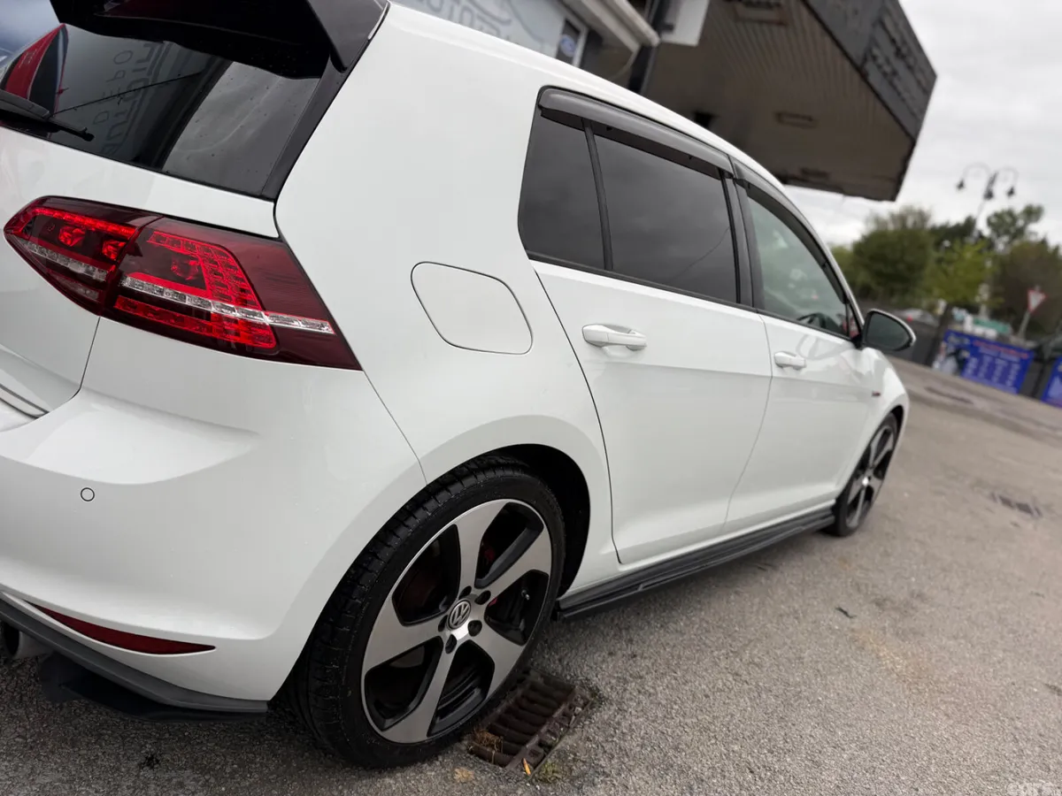 Volkswagen Golf Hatchback, Petrol, 2014, White