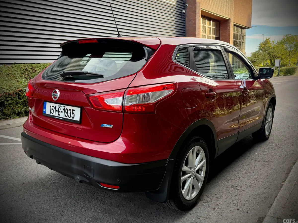 Nissan Qashqai Hatchback, Diesel, 2015, Red