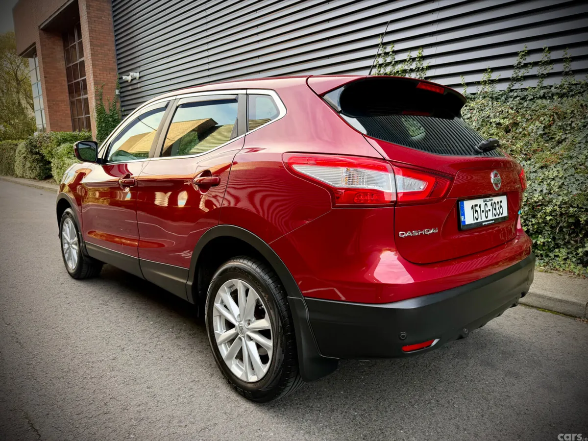 Nissan Qashqai Hatchback, Diesel, 2015, Red