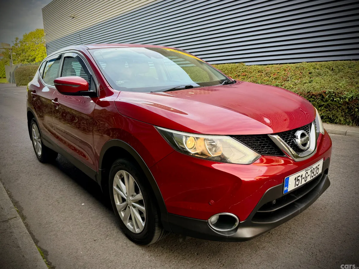 Nissan Qashqai Hatchback, Diesel, 2015, Red