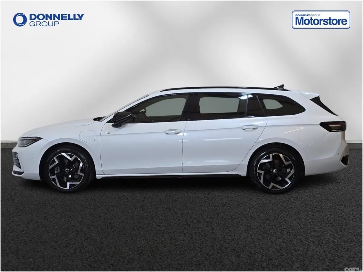 Volkswagen Passat Estate, Petrol Hybrid, 2024, White