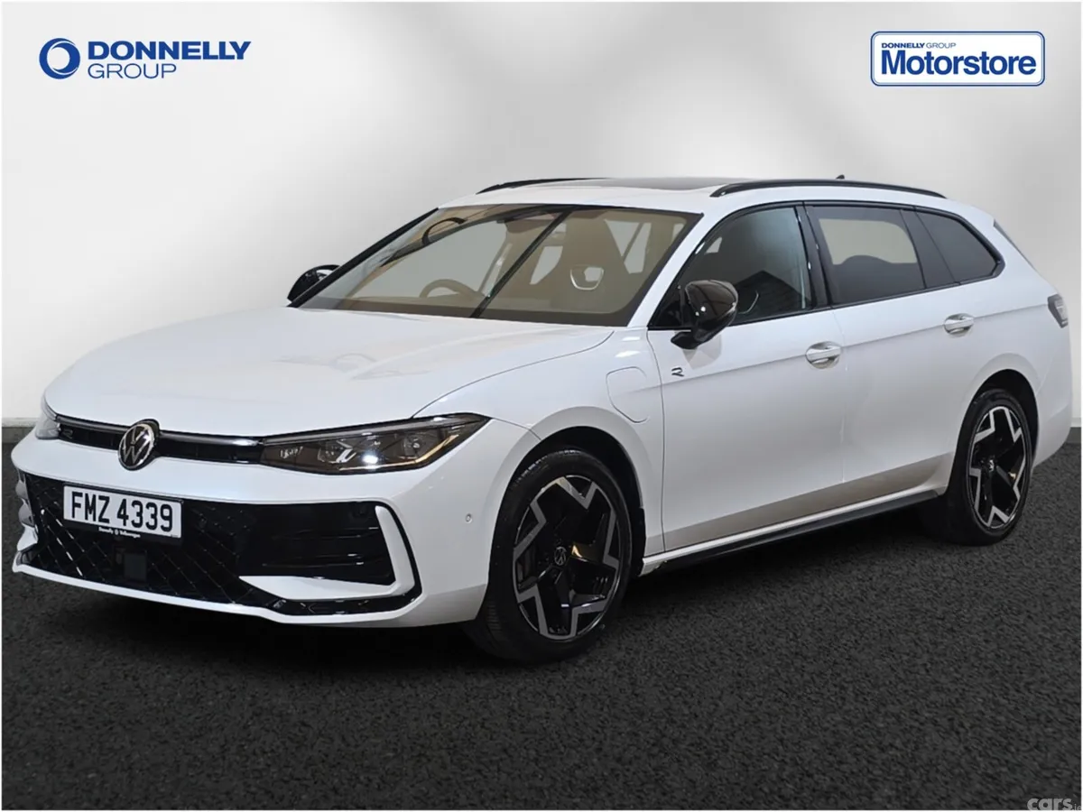 Volkswagen Passat Estate, Petrol Hybrid, 2024, White