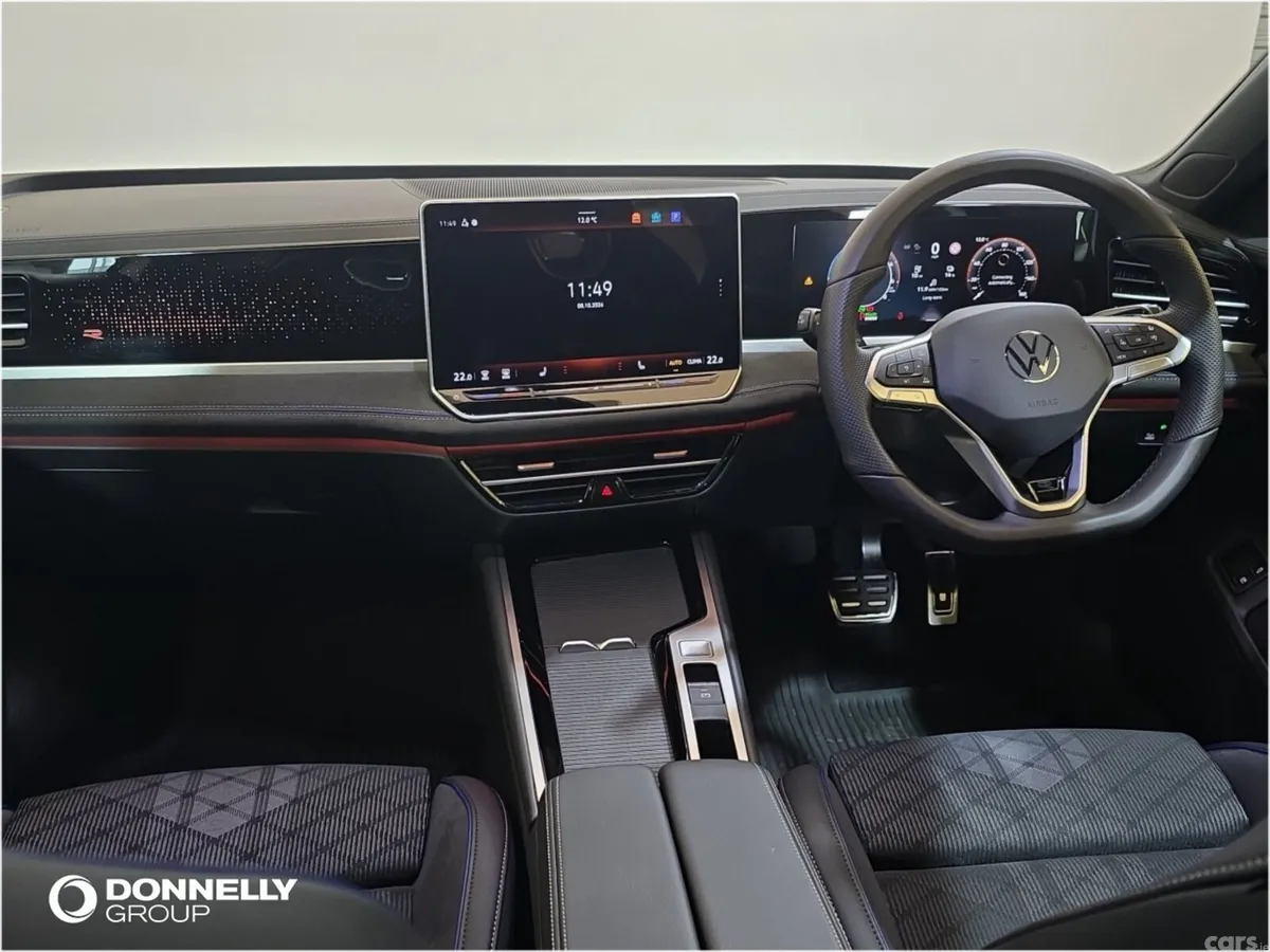 Volkswagen Passat Estate, Petrol Hybrid, 2024, White