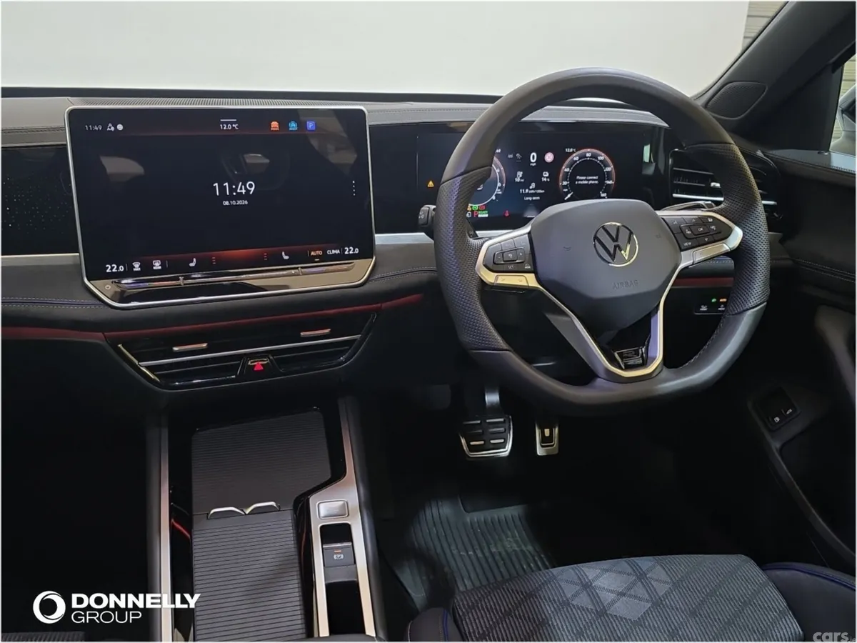 Volkswagen Passat Estate, Petrol Hybrid, 2024, White