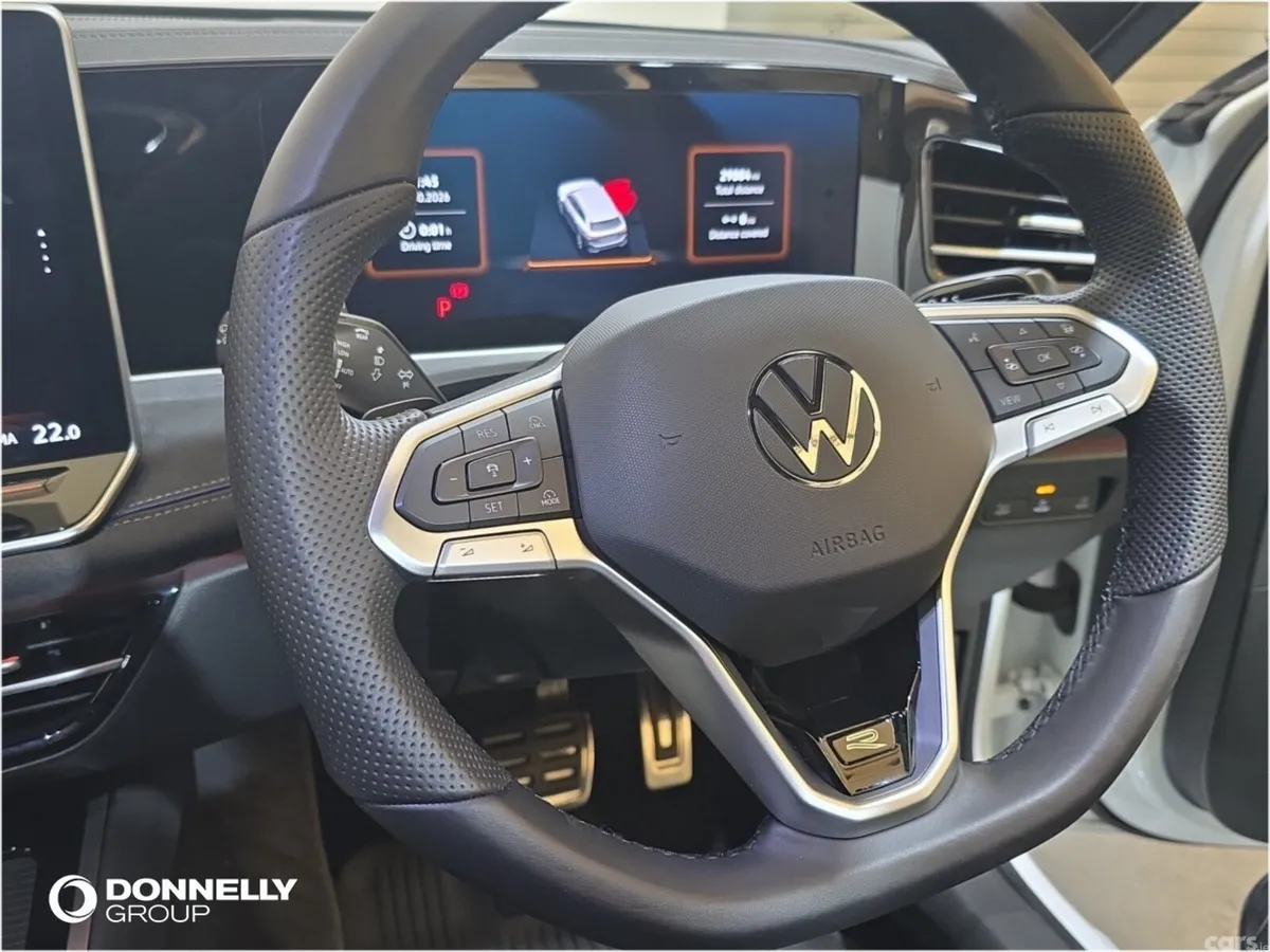 Volkswagen Passat Estate, Petrol Hybrid, 2024, White