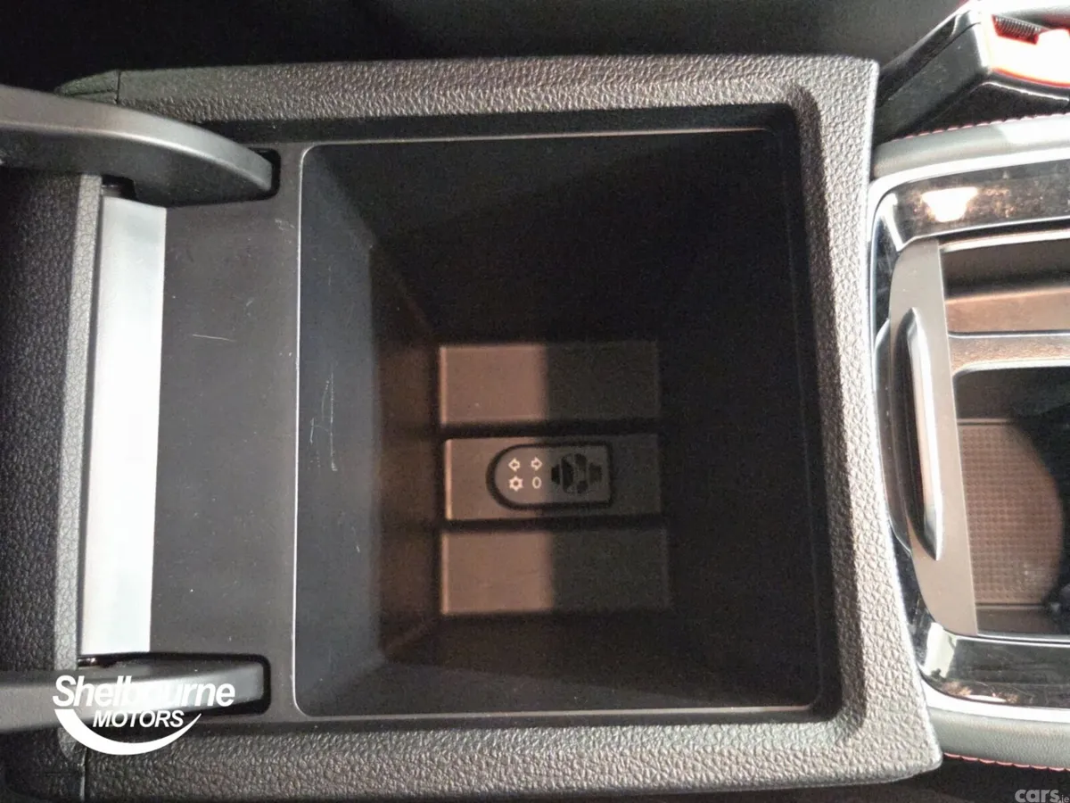 MG HS Hatchback, Petrol, 2023, Red