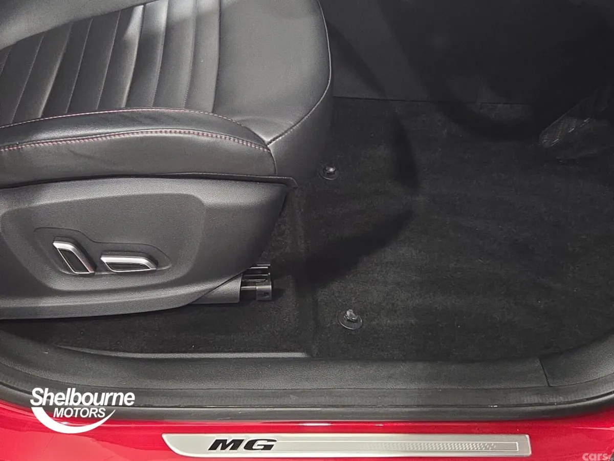 MG HS Hatchback, Petrol, 2023, Red