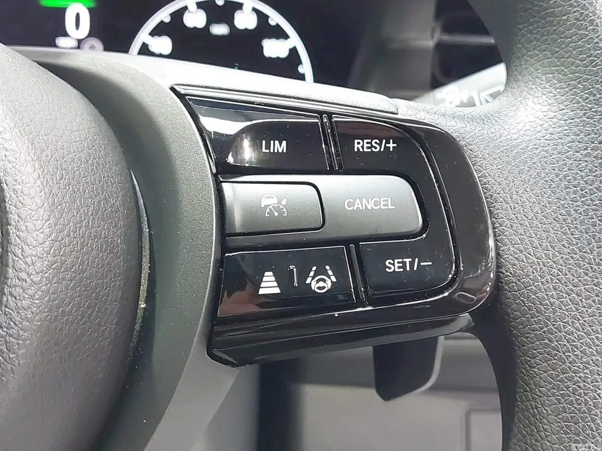Honda HR-V Hatchback, Petrol Hybrid, 2023, Red