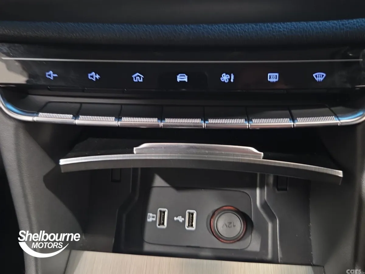 MG HS Hatchback, Petrol, 2023, Red