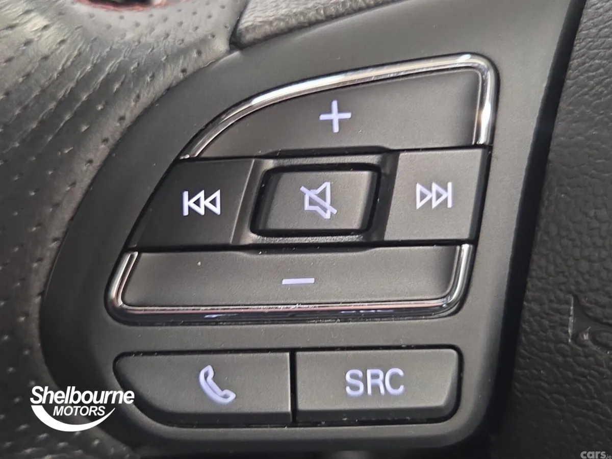 MG HS Hatchback, Petrol, 2023, Red