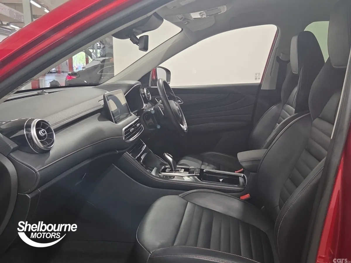 MG HS Hatchback, Petrol, 2023, Red