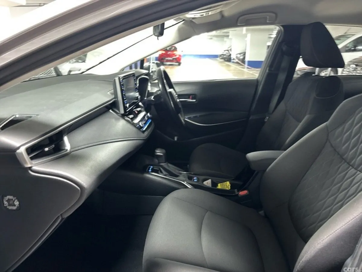 Toyota Corolla Saloon, Petrol Hybrid, 2020, Grey