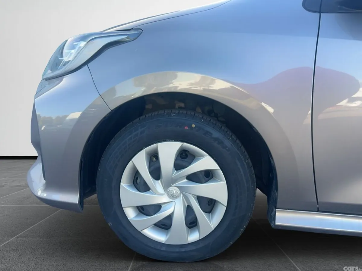 Toyota Yaris Hatchback, Petrol Hybrid, 2021, Brown