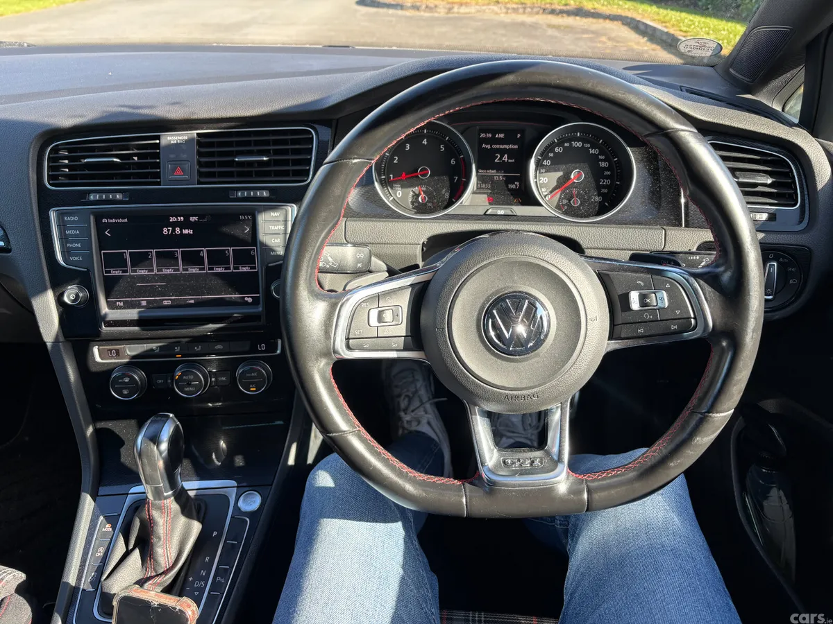 Volkswagen Golf Hatchback, Petrol, 2015, White
