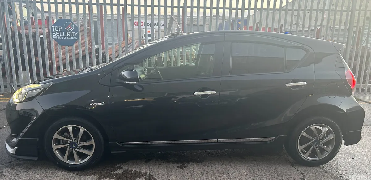 Toyota Aqua Hatchback, Petrol Hybrid, 2019, Black