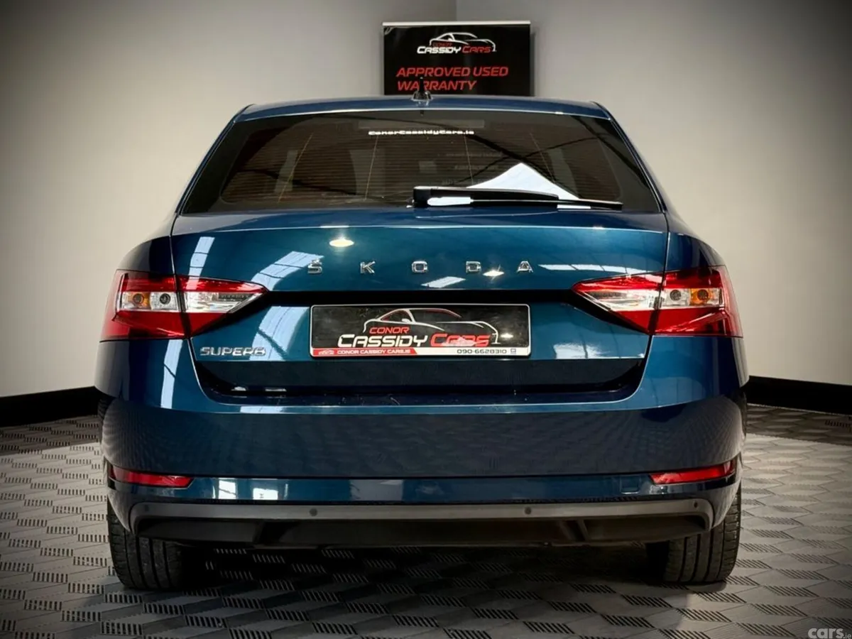 Skoda Superb Hatchback, Diesel, 2022, Blue