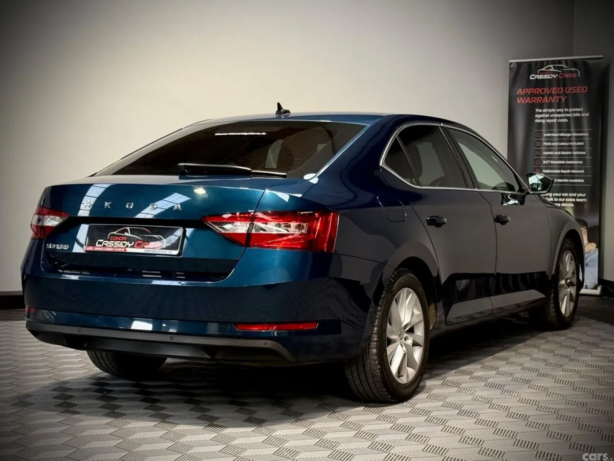 Skoda Superb Hatchback, Diesel, 2022, Blue