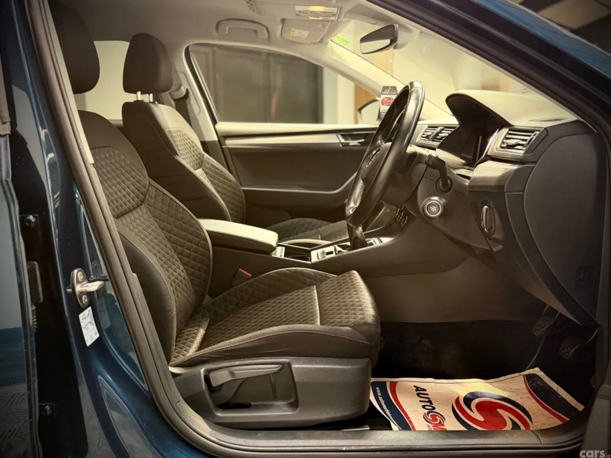 Skoda Superb Hatchback, Diesel, 2022, Blue