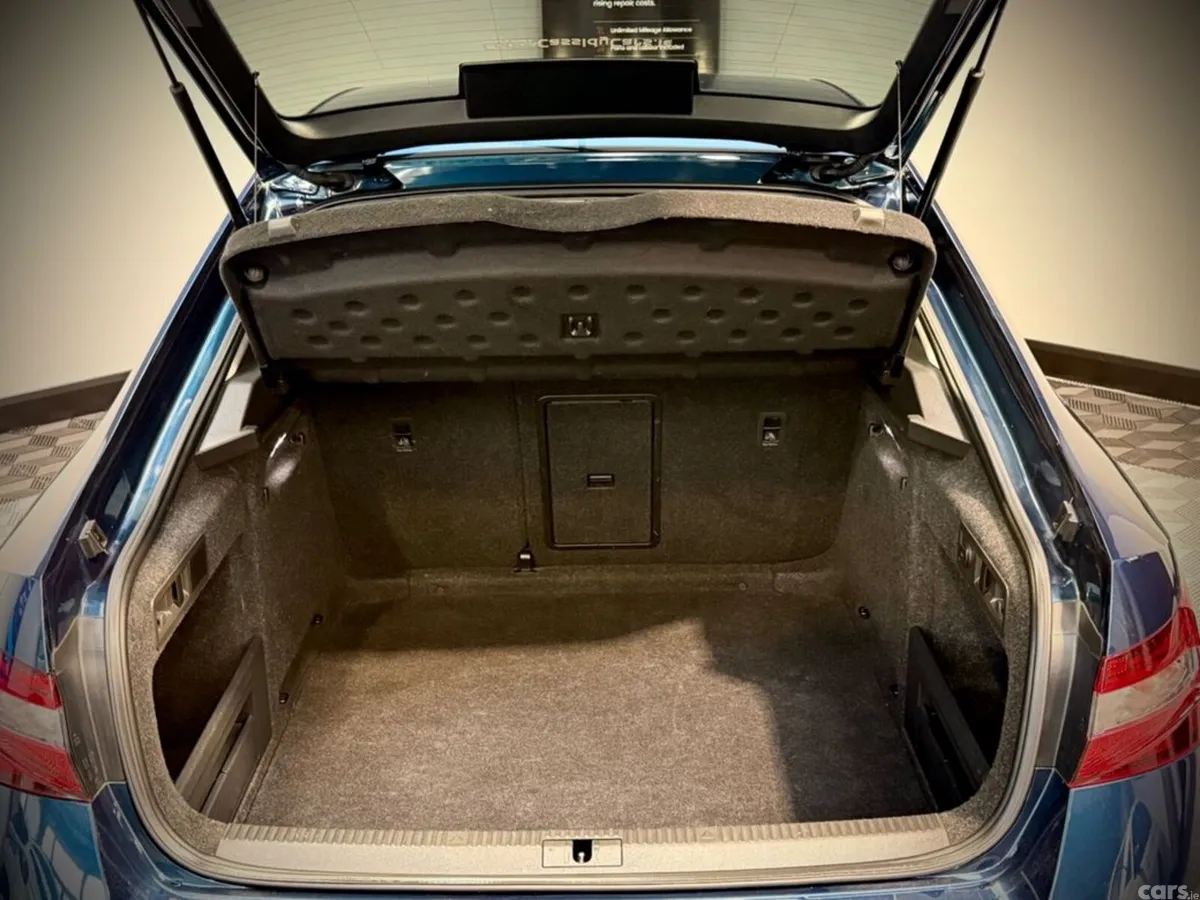 Skoda Superb Hatchback, Diesel, 2022, Blue