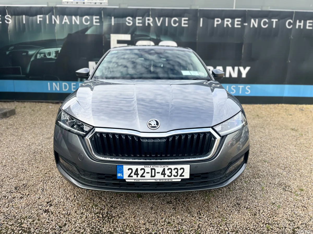 Skoda Octavia Saloon, Diesel, 2024, Grey