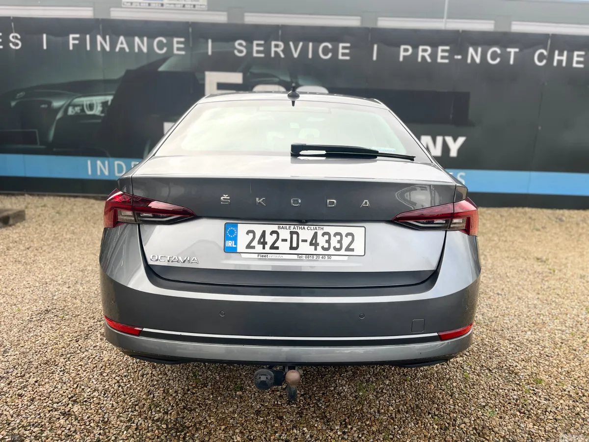 Skoda Octavia Saloon, Diesel, 2024, Grey