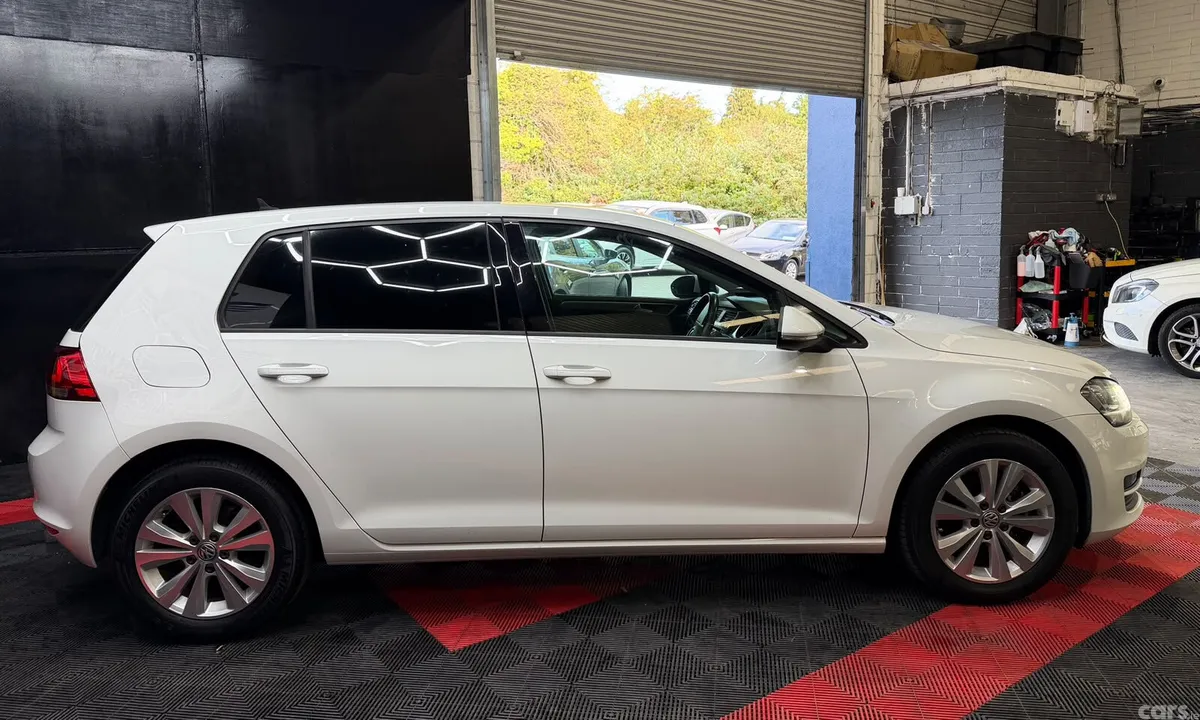 Volkswagen Golf Hatchback, Petrol, 2016, White