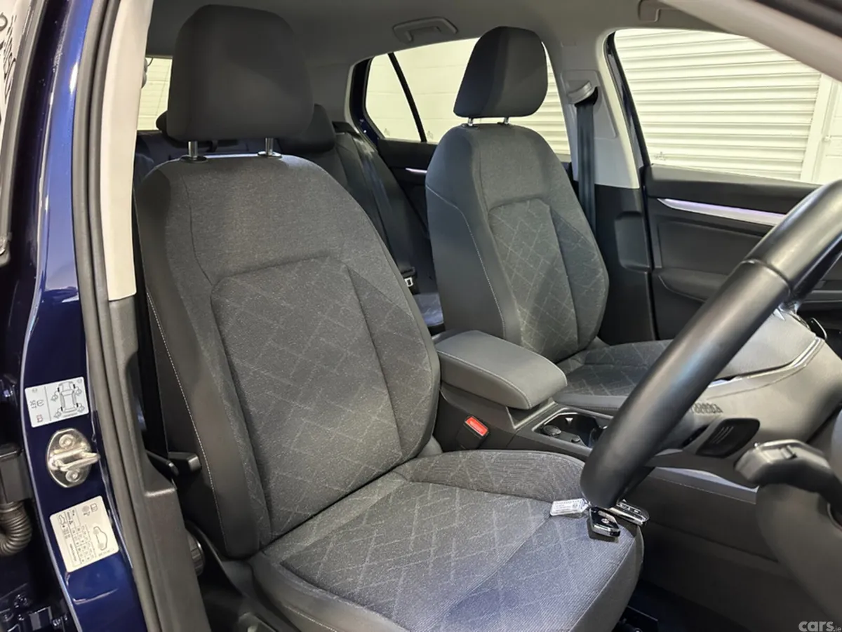 Volkswagen Golf Hatchback, Petrol, 2022, Blue