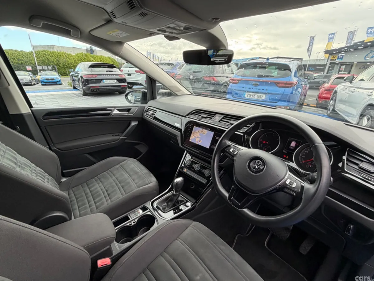 Volkswagen Touran MPV, Diesel, 2019, Black
