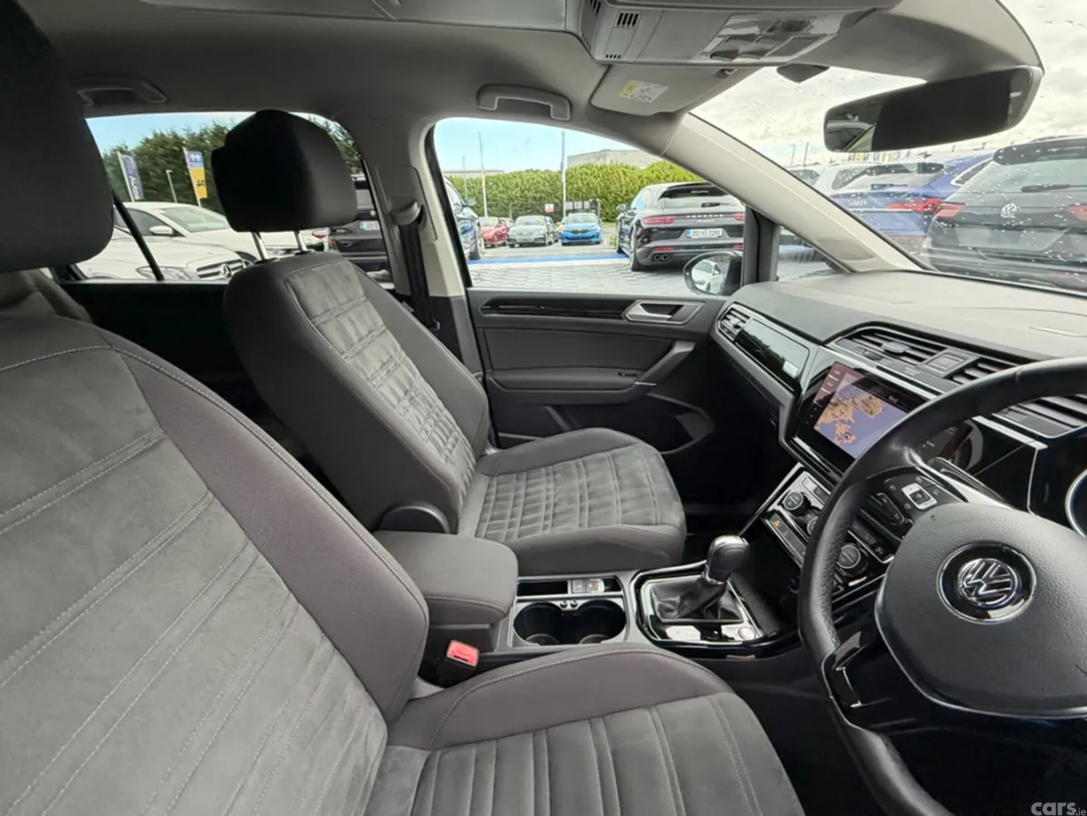 Volkswagen Touran MPV, Diesel, 2019, Black