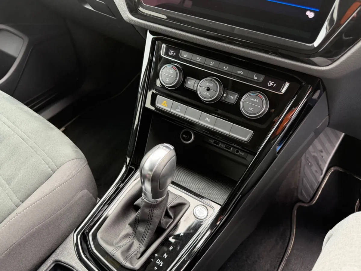 Volkswagen Touran MPV, Diesel, 2019, Black