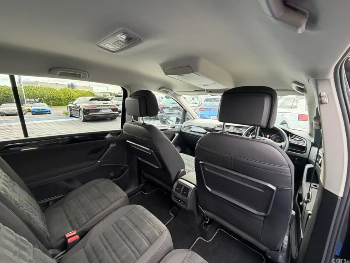 Volkswagen Touran MPV, Diesel, 2019, Black
