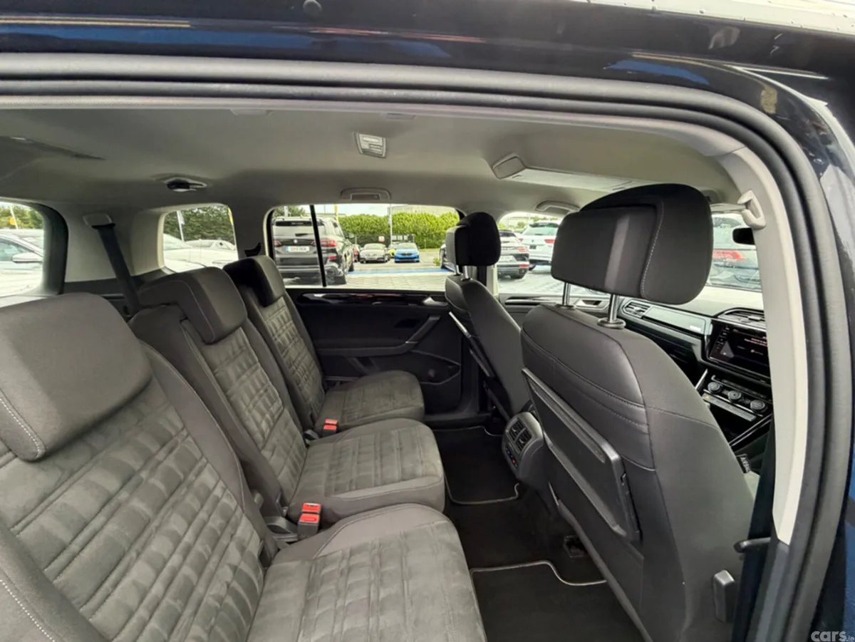 Volkswagen Touran MPV, Diesel, 2019, Black