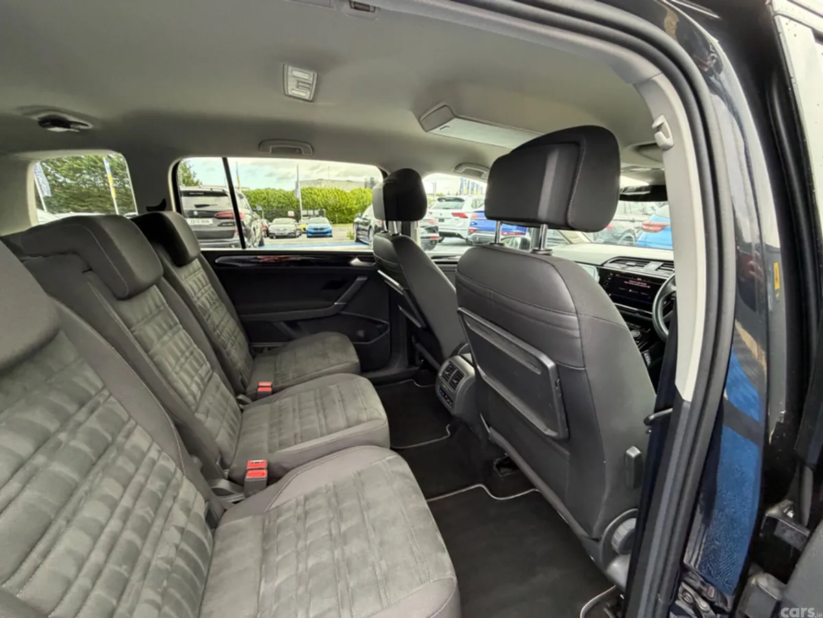 Volkswagen Touran MPV, Diesel, 2019, Black