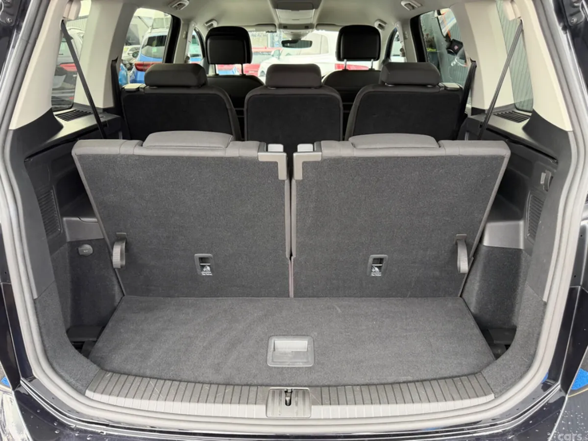 Volkswagen Touran MPV, Diesel, 2019, Black