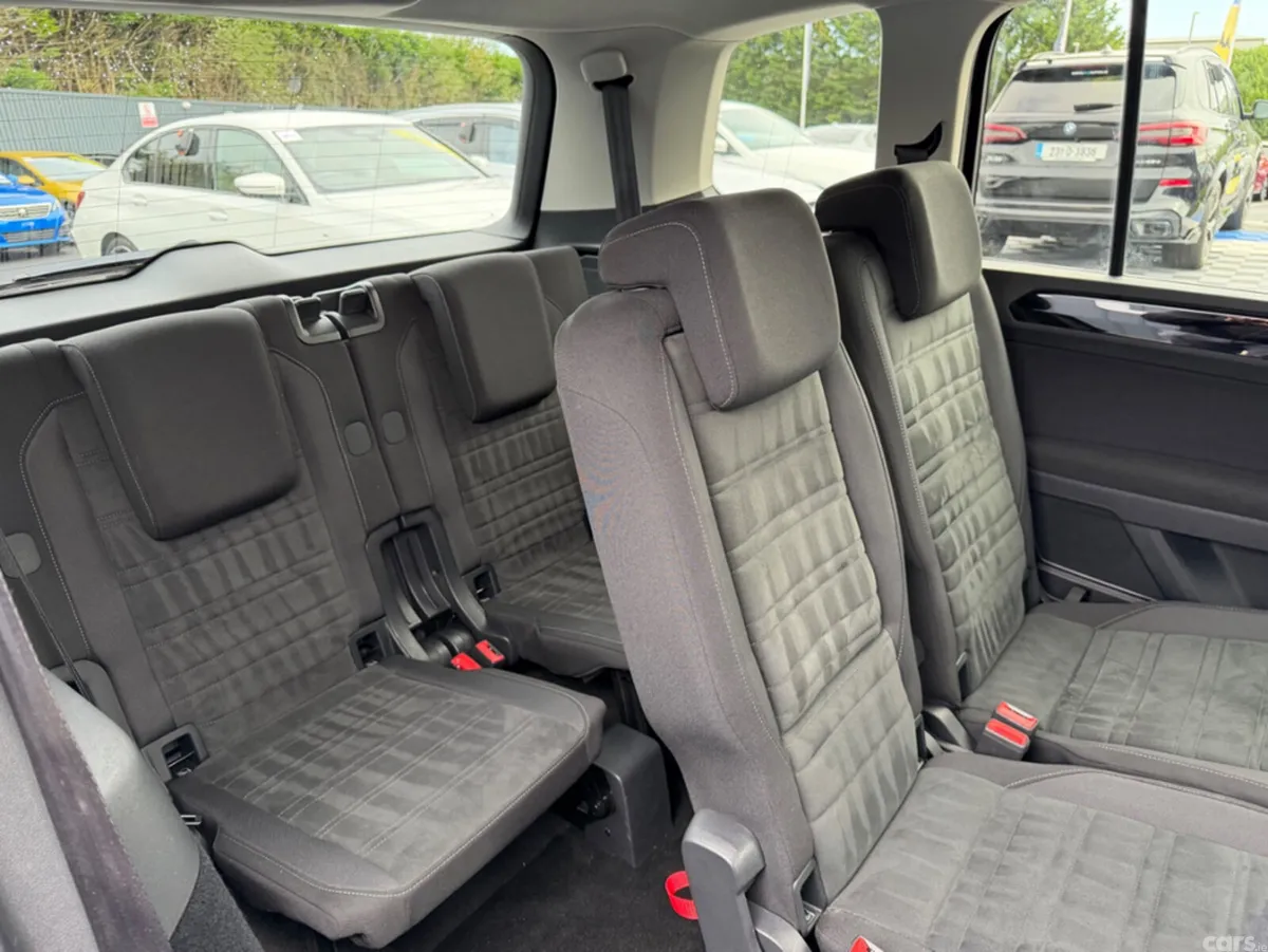 Volkswagen Touran MPV, Diesel, 2019, Black