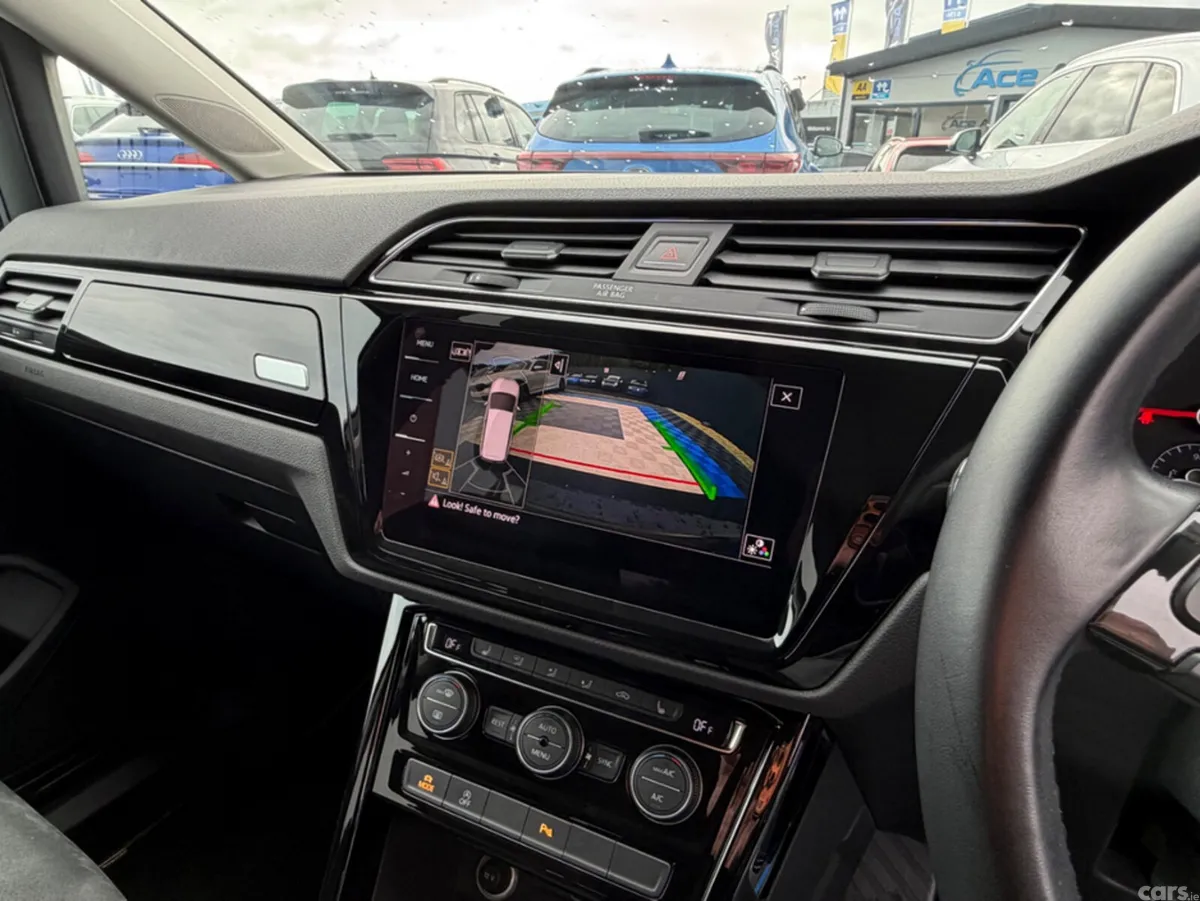 Volkswagen Touran MPV, Diesel, 2019, Black