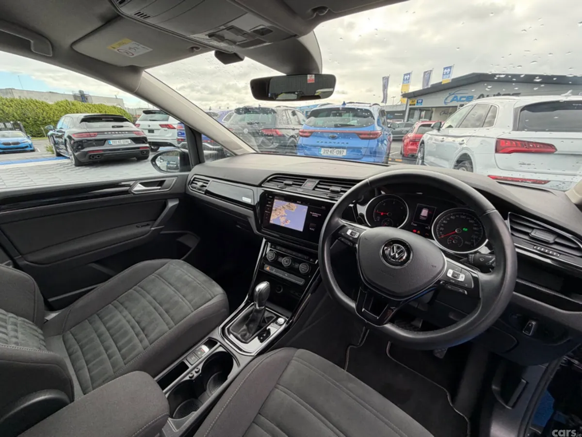 Volkswagen Touran MPV, Diesel, 2019, Black