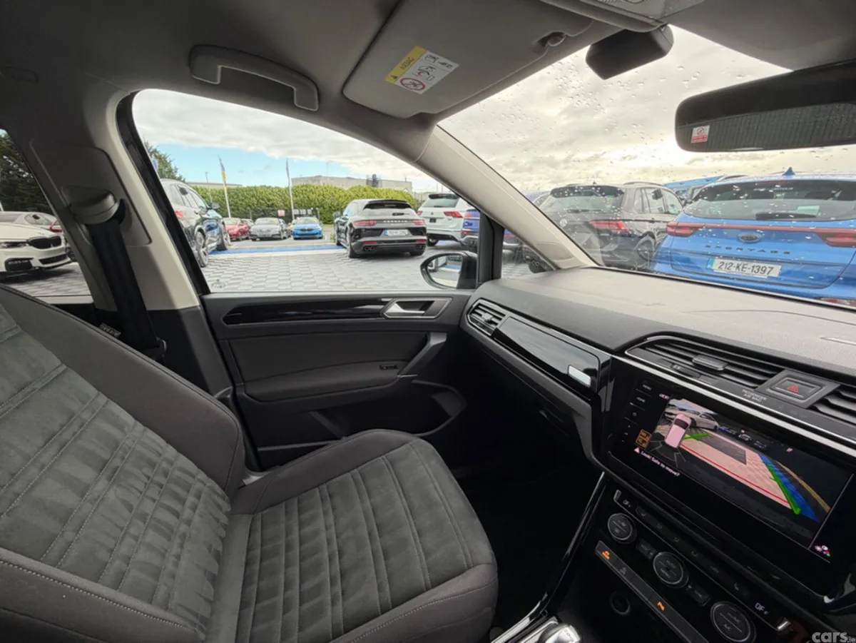 Volkswagen Touran MPV, Diesel, 2019, Black