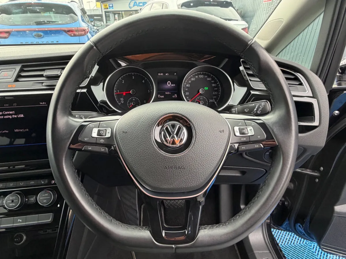 Volkswagen Touran MPV, Diesel, 2019, Black