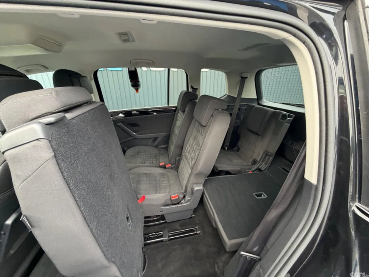 Volkswagen Touran MPV, Diesel, 2019, Black