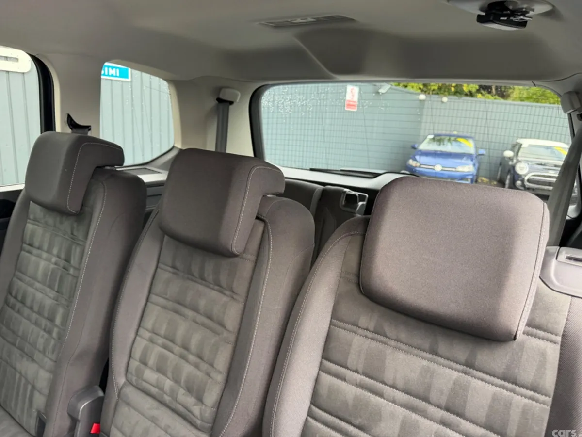 Volkswagen Touran MPV, Diesel, 2019, Black