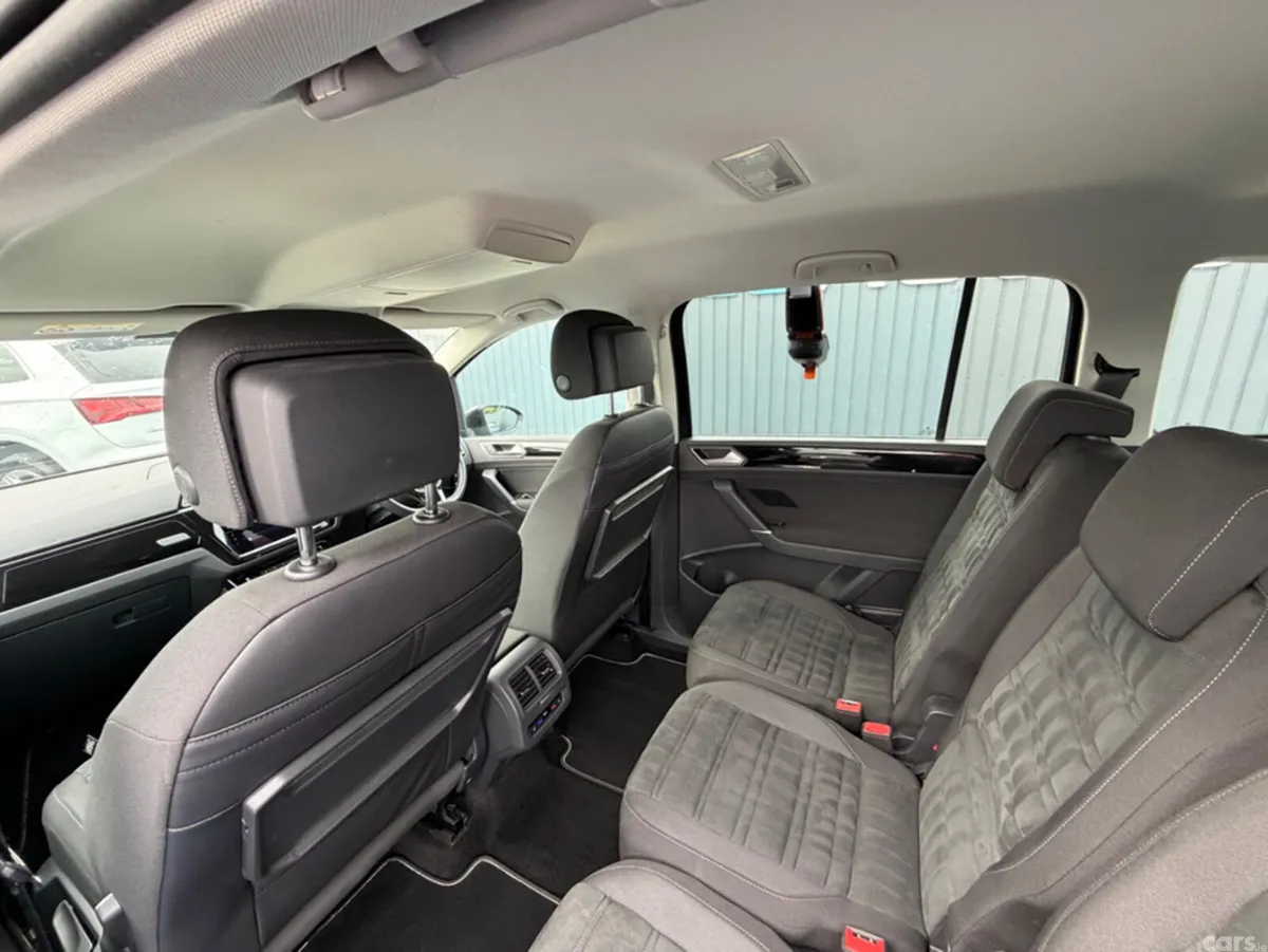 Volkswagen Touran MPV, Diesel, 2019, Black