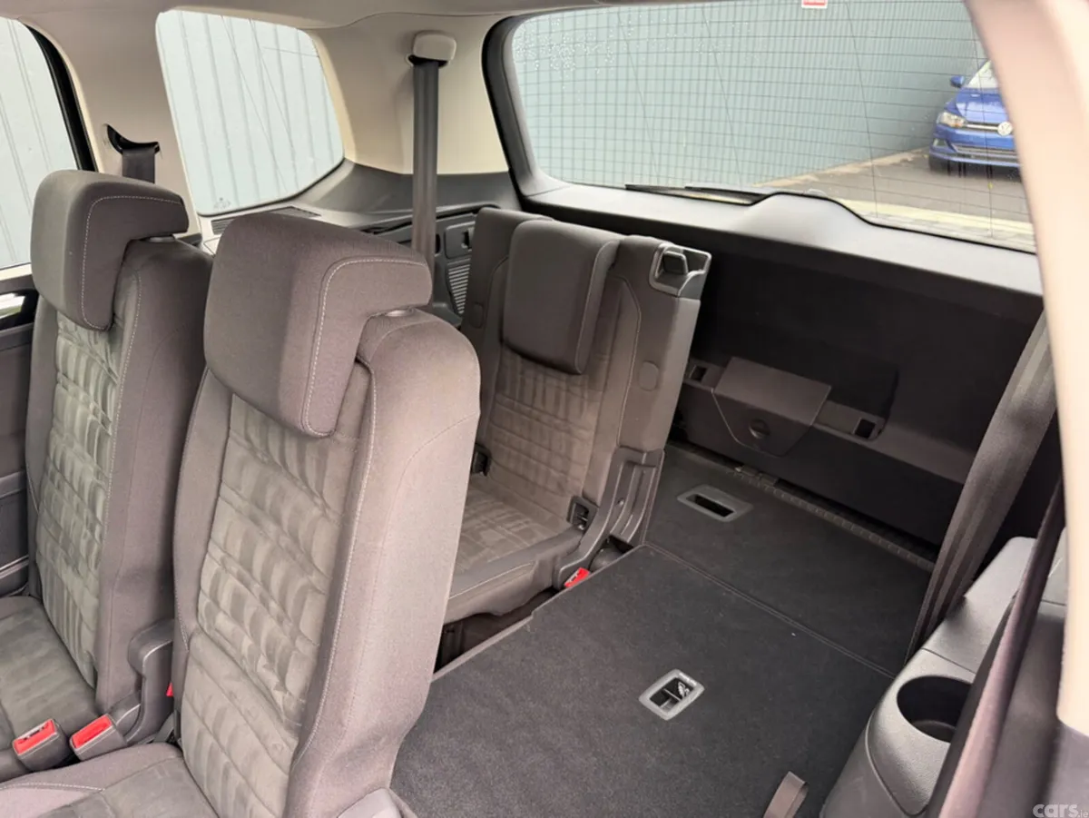 Volkswagen Touran MPV, Diesel, 2019, Black