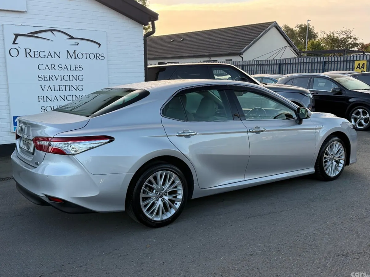 Toyota Camry Saloon, Petrol Hybrid, 2019, Silver