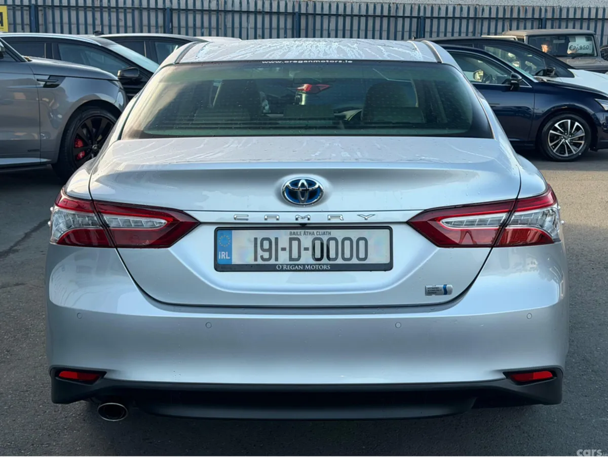 Toyota Camry Saloon, Petrol Hybrid, 2019, Silver