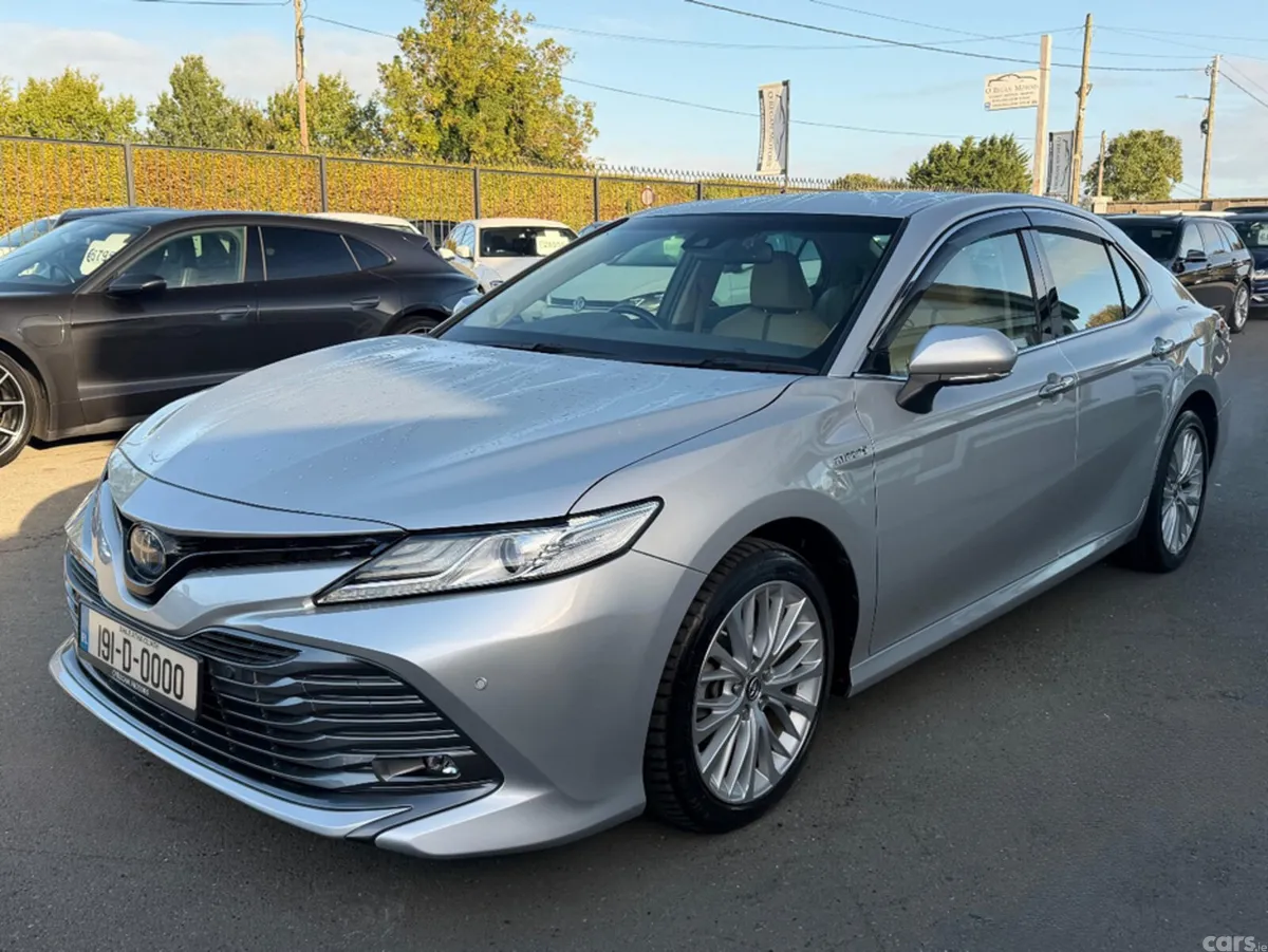 Toyota Camry Saloon, Petrol Hybrid, 2019, Silver