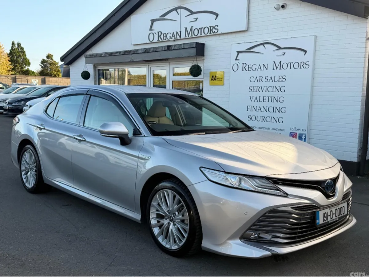 Toyota Camry Saloon, Petrol Hybrid, 2019, Silver