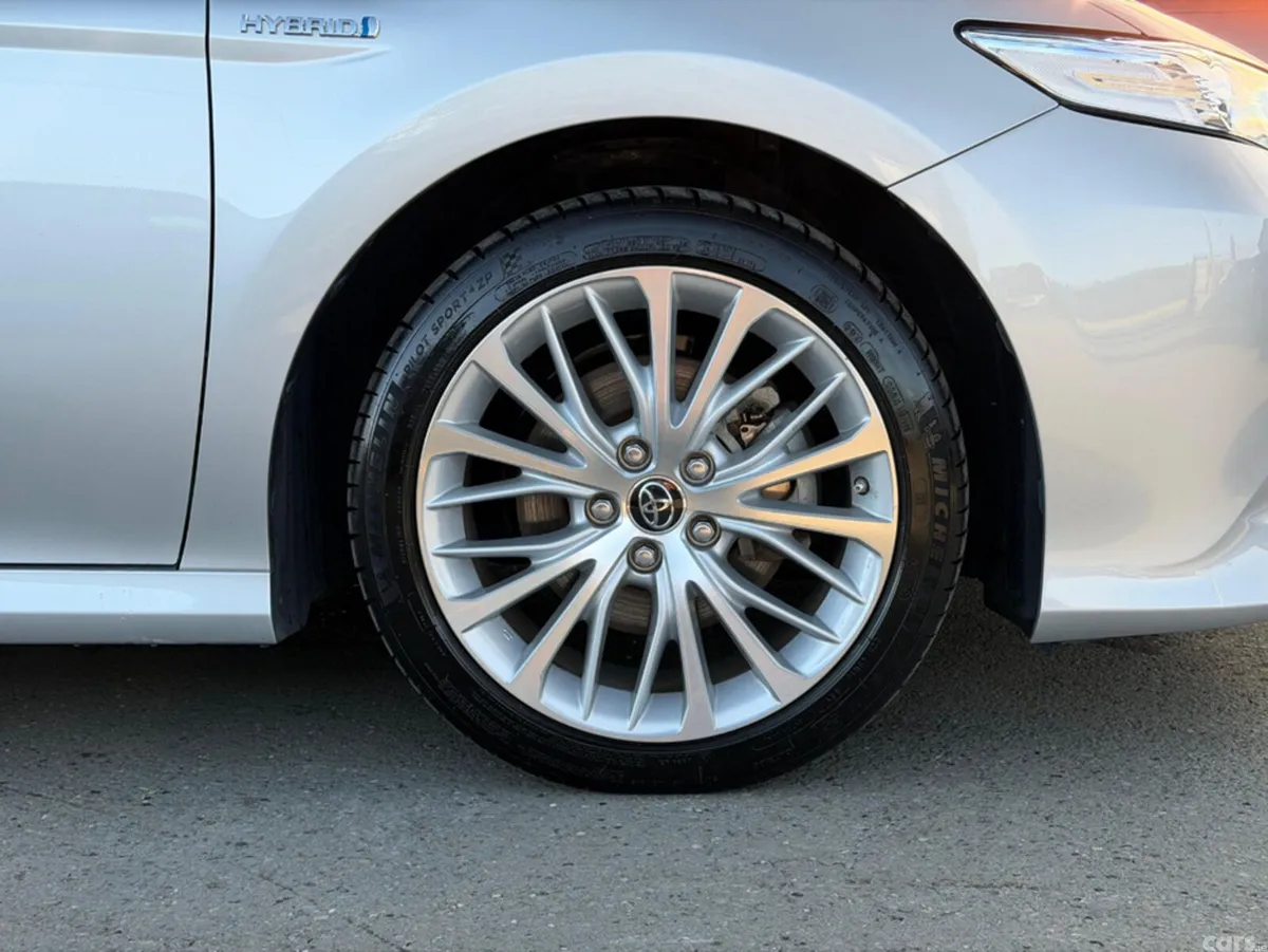 Toyota Camry Saloon, Petrol Hybrid, 2019, Silver
