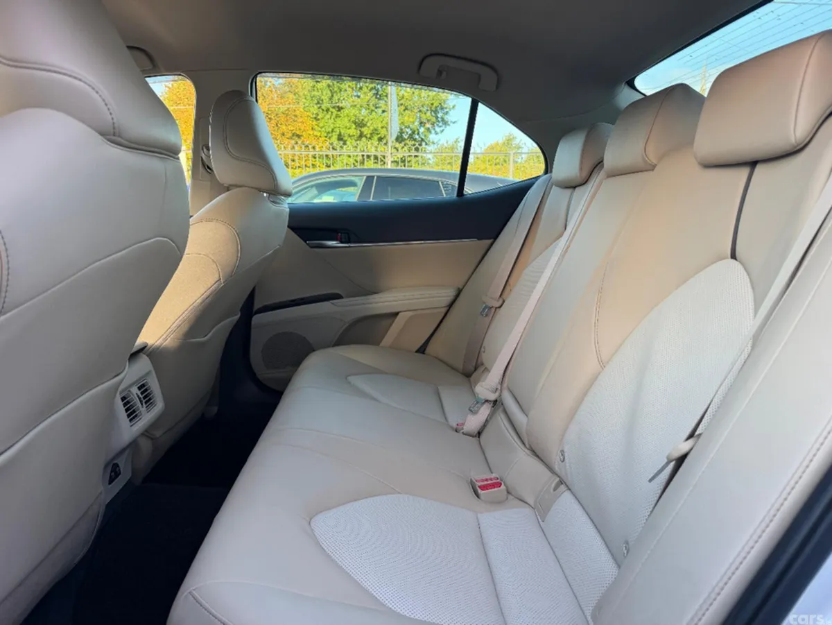 Toyota Camry Saloon, Petrol Hybrid, 2019, Silver